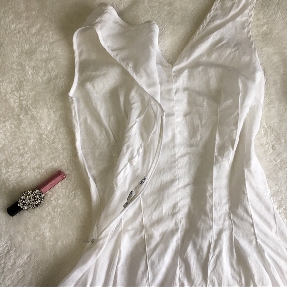 🆕{BGN Studio} White Linen dress + metallic detail - Picture 4 of 8